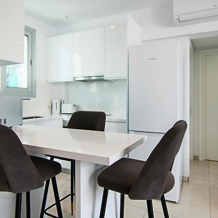 Phaedrus Living - Seaside Executive Flat Harbour 204 Appartement Paphos Buitenkant foto